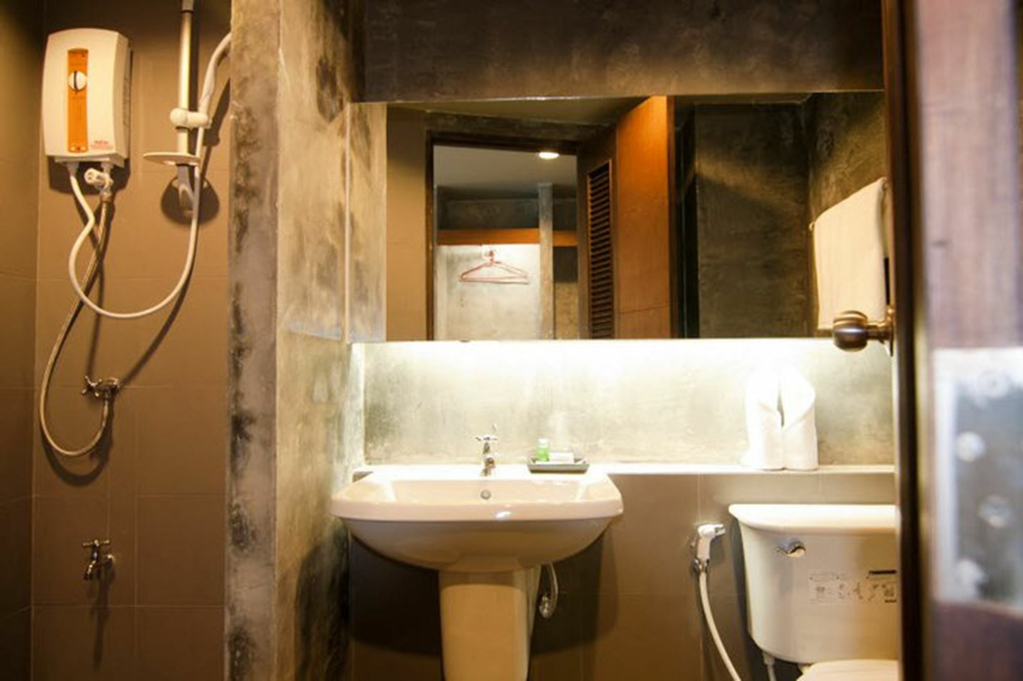 B2 Thippanate Boutique & Budget Hotel Chiang Mai Exterior photo